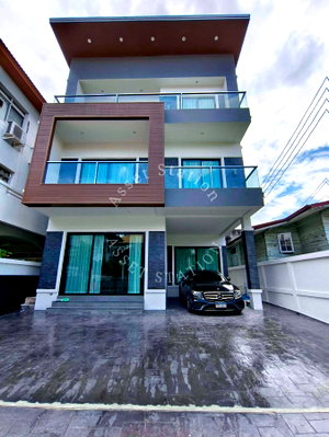 Houses for rent Soi Ekamai (Sukhumvit 63) : 3-story detached house in the heart of Sukhumvit 65 🏠 Near BTS Ekkamai.