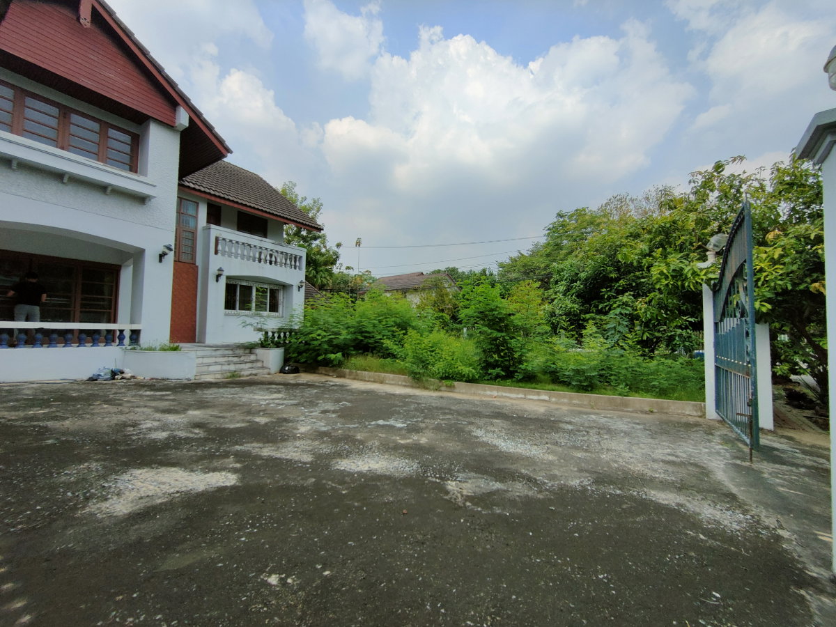 รูป หมู่บ้านชวนชื่น ปาร์ควิลล์ ซอย 9/7 เลขที่ 247/93 บ้านเดี่ยวหัวมุน 171 ตรว.  ขนาด 4 ห้องนอน 4 ห้องน้ำ  ที่จอดรถ 3-4 คัน  - รูปที่ 17/19