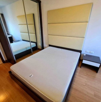Condo for rent at Supalai River Resort: 58 sq.m., 28th floor, featuring stunning Chao Phraya River views