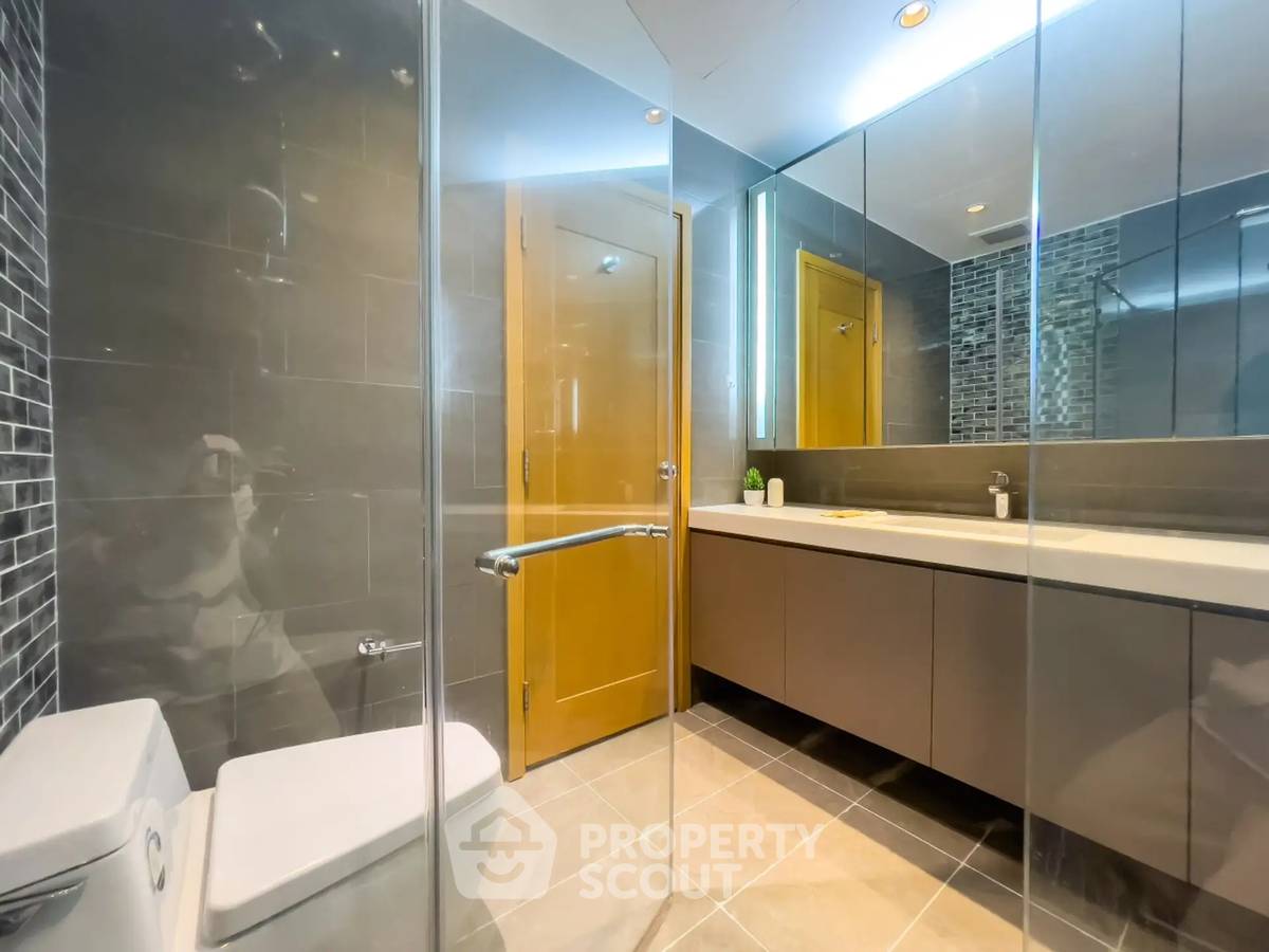 picture Well-Priced 2-BR Condo At The Empire Place, 400m to BTS Saint Louis (ID 3141064) - 16/26