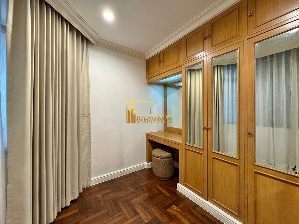 รูป Renovated 3 Bedroom Duplex Apartment in Sukhumvit 31 Area - BR0865AP - รูปที่ 31/48