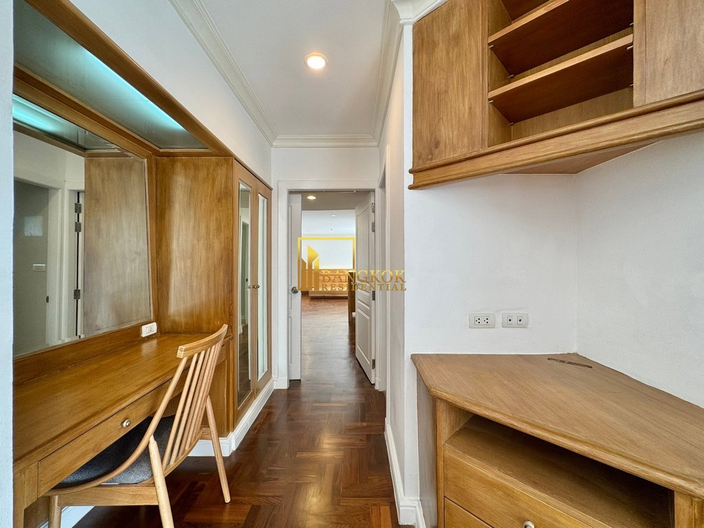 รูป Renovated 3 Bedroom Duplex Apartment in Sukhumvit 31 Area - BR0865AP - รูปที่ 24/48