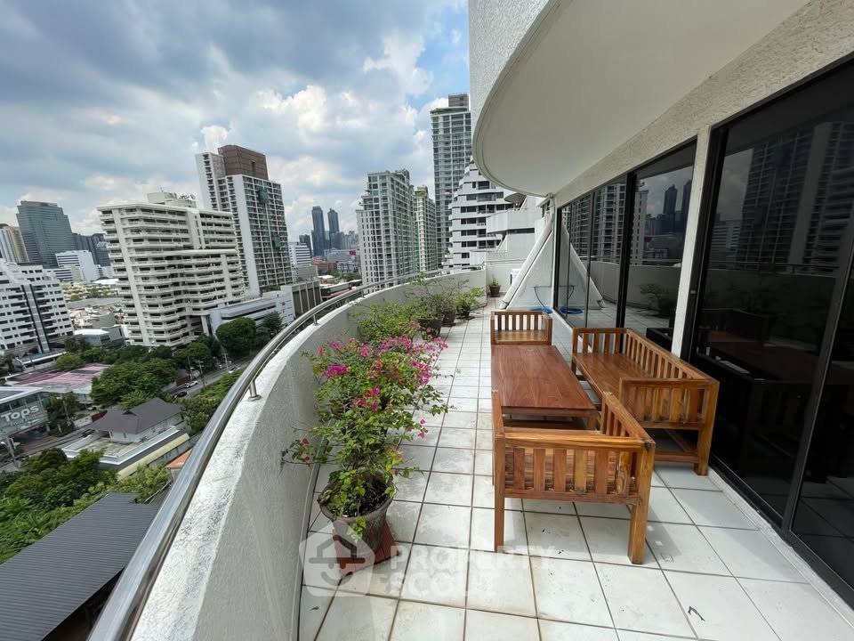 picture 2-BR Condo At Supalai Place Sukhumvit 39 Near BTS Phrom Phong (ID 2968575) - 36/38