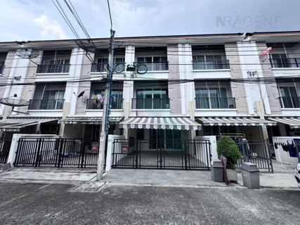 📌 ขายทาวน์เฮาส์ โครงการ บ้านกลางเมือง เอสเซ้นส์ ศรีนครินทร์ 3 ชั้น 3 ห้องนอน 3 ห้องน้ำ