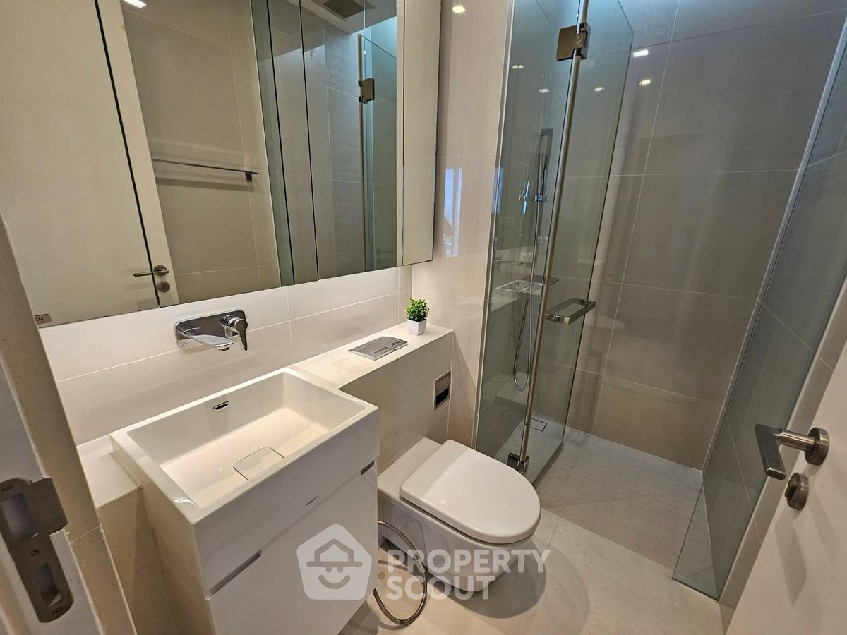 picture 35th-Floor 2-BR 57 Sqm Condo At The Saint Residences, 100m to MRT Phahon Yothin (ID 3147519) - 7/8