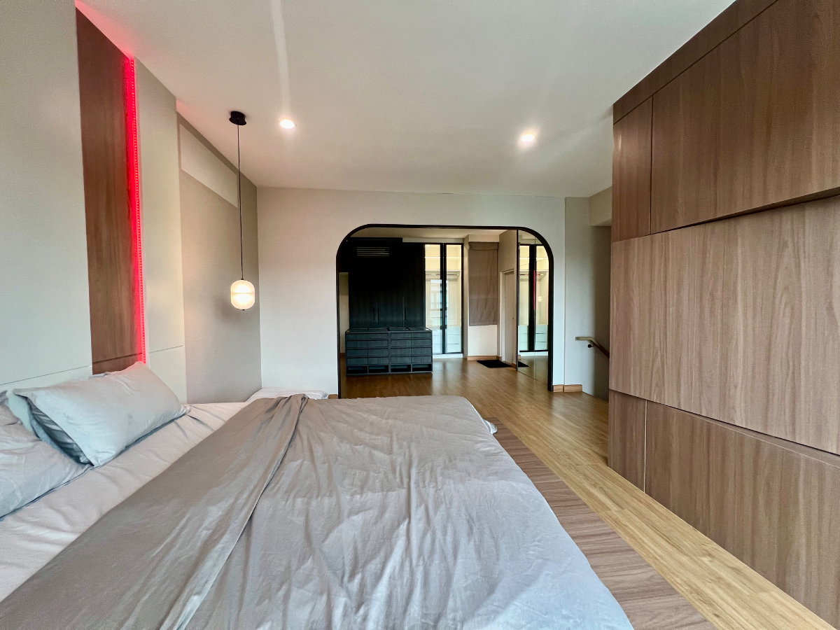 picture Luxury Semi-Detached House for Sale | Baan Klang Muang The Edition Yothin Phatthana | Fully Built-in | Move-in Ready | Exceptional Value - 29/33
