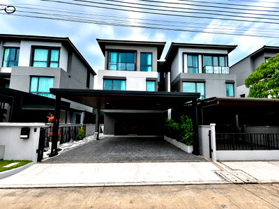 Twin houses for sale Bang Kapi : Luxury Semi-Detached House for Sale | Baan Klang Muang The Edition Yothin Phatthana | Fully Built-in | Move-in Ready | Exceptional Value