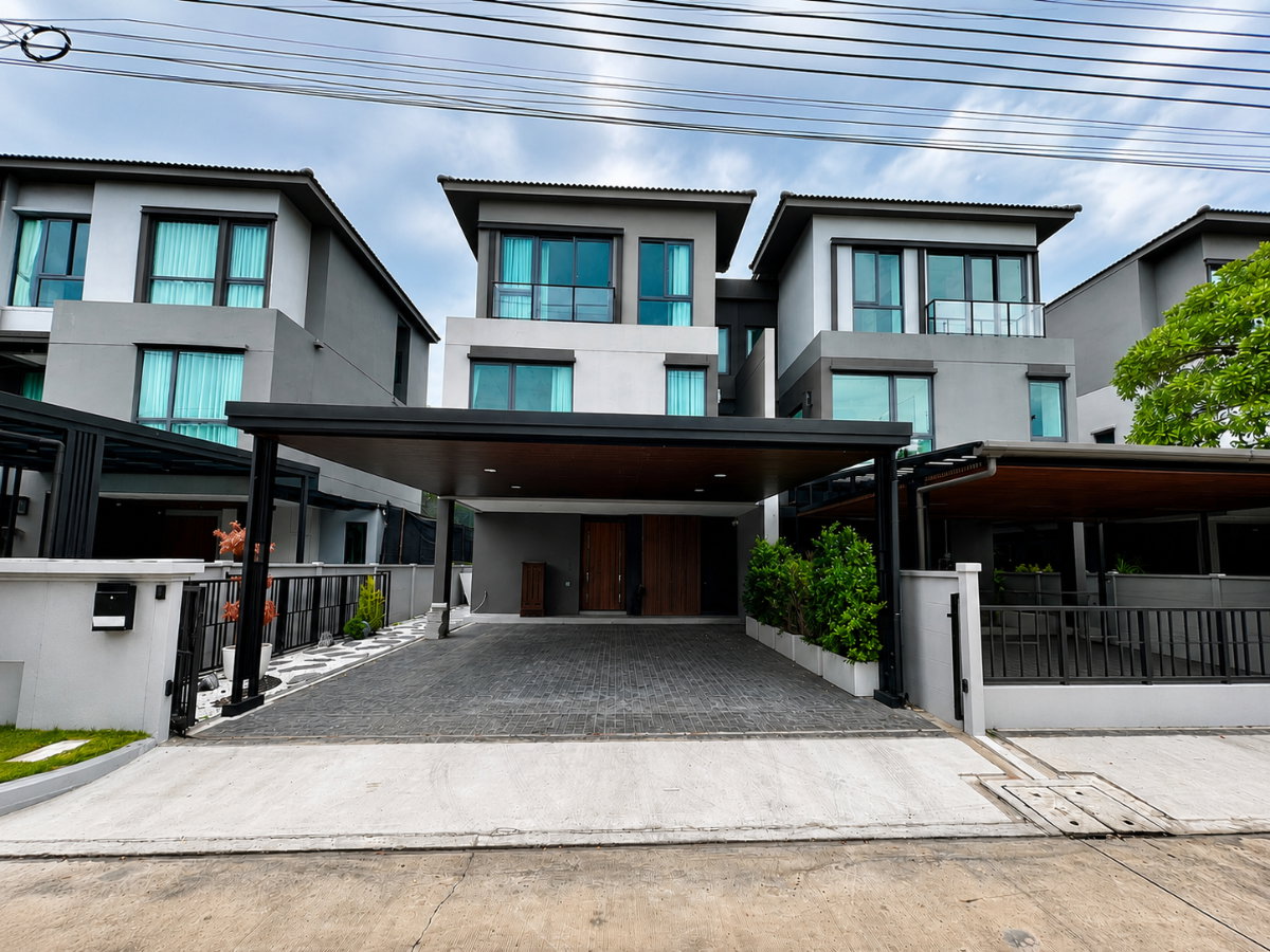 picture Luxury Semi-Detached House for Sale | Baan Klang Muang The Edition Yothin Phatthana | Fully Built-in | Move-in Ready | Exceptional Value - 1/33