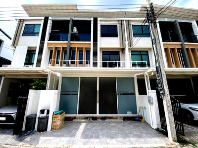 เช่าทาวน์โฮม กรุงเทพมหานคร : ให้เช่าทาวน์โฮม 3 ชั้น Patio Ramintra–Watcharapol บ้านใหม่ พร้อมอยู่ รองรับทั้งอยู่อาศัย โฮมออฟฟิศ และสำนักงาน ทำเลติดส่วนกลางของโครงการ