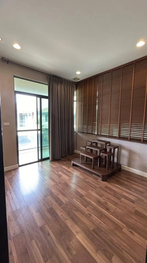 รูป ให้เช่าบ้านเดี่ยว มัณฑนาการ อ่อนนุช–วงแหวน 3 บ้านใกล้คลับเฮาส์ เดินข้ามถนนถึงส่วนกลาง พร้อมเข้าอยู่ (H6937) - รูปที่ 9/16