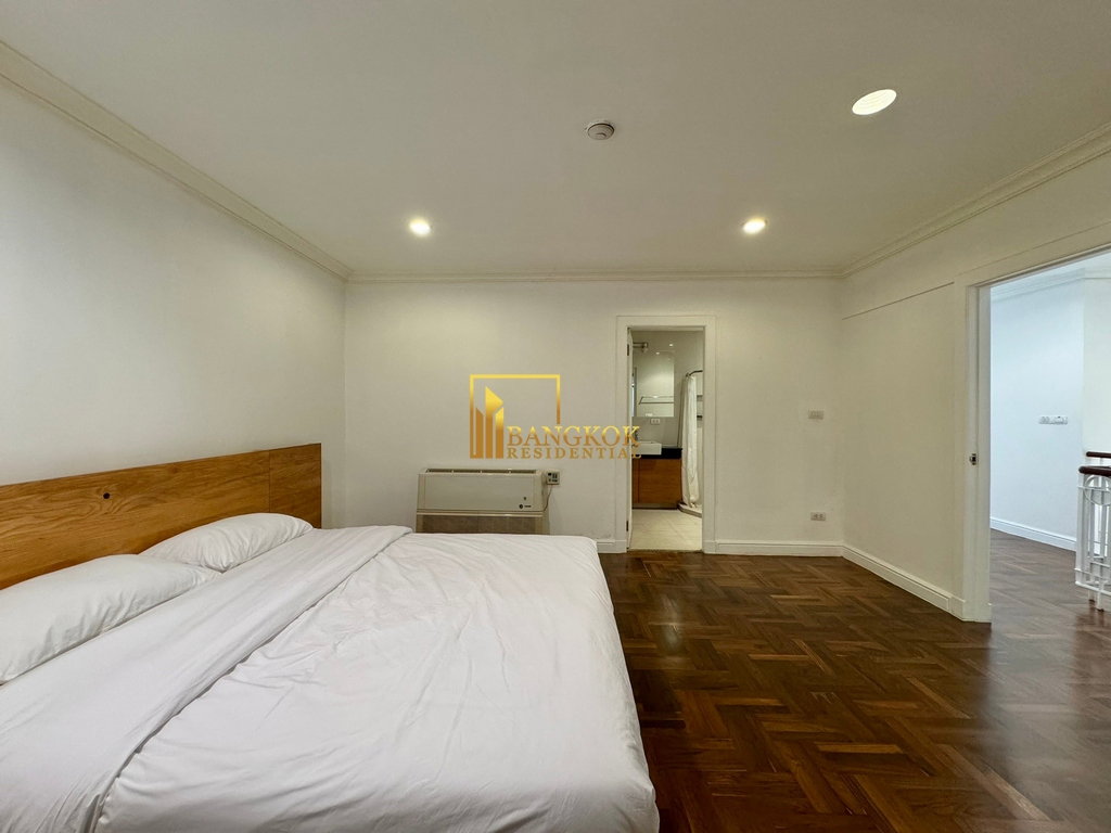 รูป Renovated 3 Bedroom Duplex Apartment in Sukhumvit 31 Area - BR0865AP - รูปที่ 28/48