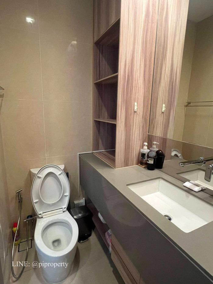 รูป ให้เช่าห้องชุด 1 ห้องนอน ตกแต่งครบครัน ที่ Esse Asoke ชั้นสูง มีเครื่องซักผ้าและเครื่องอบผ้า ทำเลดีเยี่ยม ย่านอโศก ใจกลางกรุงเทพฯ - รูปที่ 14/32
