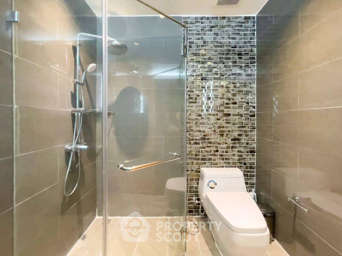 picture Well-Priced 2-BR Condo At The Empire Place, 400m to BTS Saint Louis (ID 3141064) - 15/26