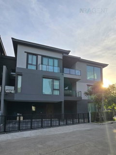 รูปภาพ 📌 ให้เช่าบ้านแฝด 3 ชั้น บ้านกลางเมือง ดิ อิดิชั่น บางนา 5 ห้องนอน 7 ห้องน้ำ