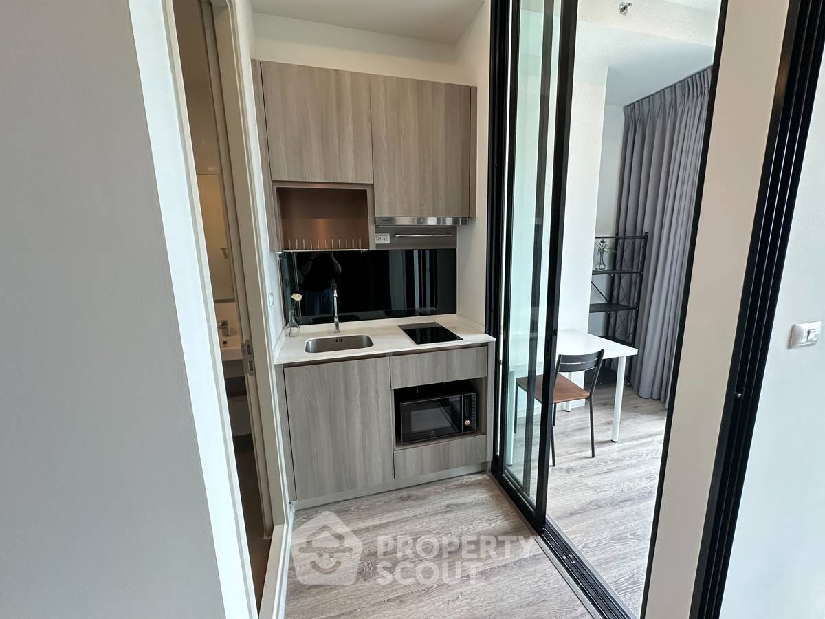 picture Well-Priced 1-BR 32 Sqm At Knightsbridge Prime Ratchayothin, BTS Ratchayothin (ID 1207147) - 3/12