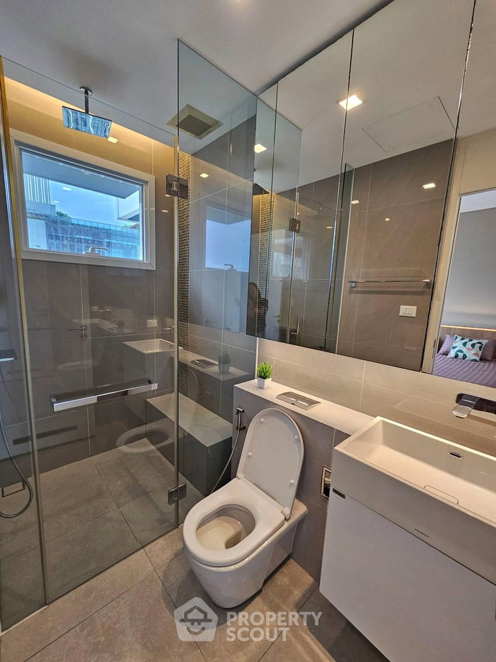 picture 2-BR Condo At The Saint Residences, 33rd Floor, 100m To MRT Phahon Yothin (ID 3151980) - 8/10