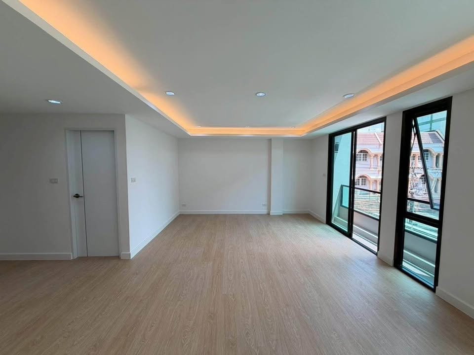 รูป 🏠 ขายบ้าน : ทาวน์โฮม 4.5 ชั้นพร้อมลิฟต์ - สุขุมวิท101   รหัสทรัพย์ | 📌LNP-H953 - รูปที่ 4/50