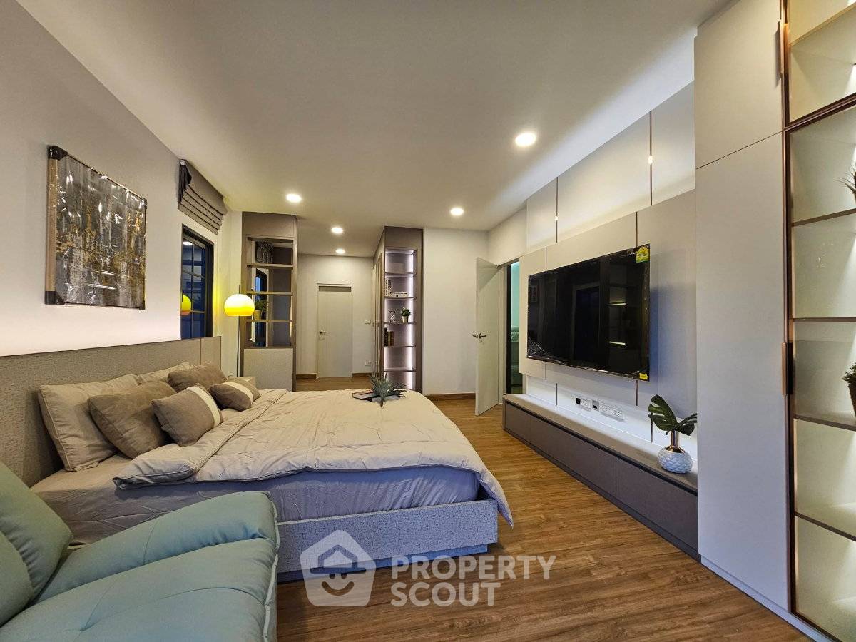 picture 4-BR House 300 Sqm For Rent At Centro Bangna, Bang Kaeo (ID 3149753) - 1/10