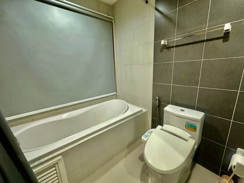 picture Ladda Plus Condo, Sriracha for rent. Great location, near Robinson Department Store. - 7/10