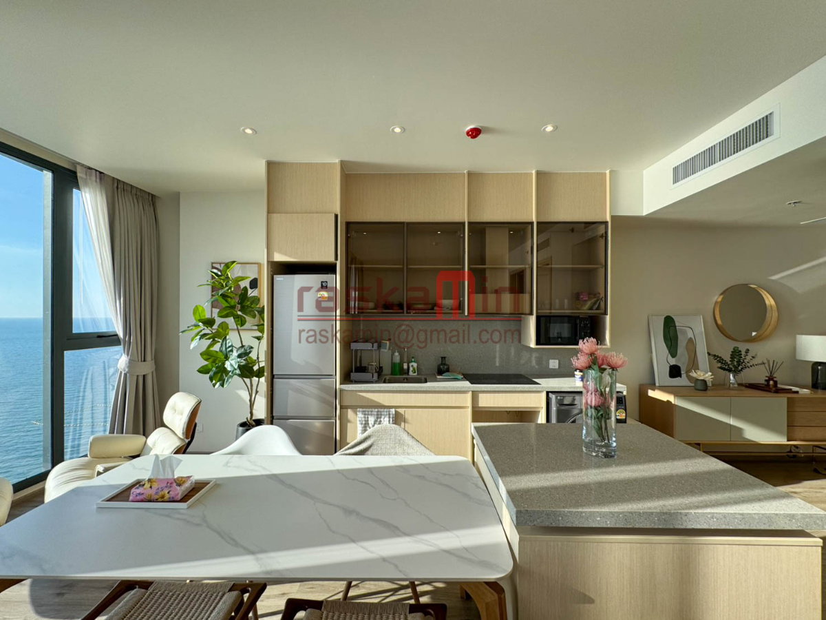 picture AROM Wongamat – 2 Bedroom Luxury Condo with Private Lift and Stunning Sea View - 5/16