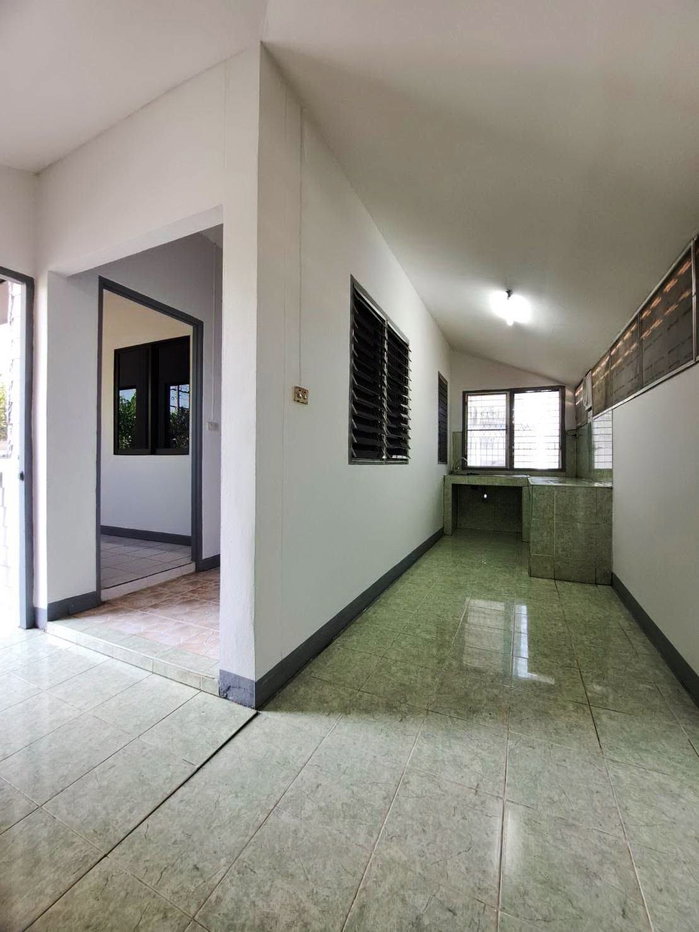 รูป 🏡 ขายด่วน! บ้านเดี่ยวชั้นเดียว รีโนเวทใหม่ พร้อมที่ดิน หมู่บ้านนพเก้า สันป่าเปา 📞 063-6649056 - รูปที่ 16/29