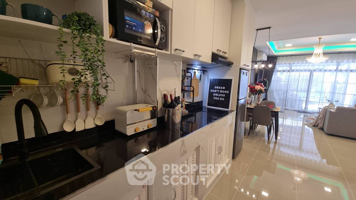 รูป ทาวน์โฮม 3 ห้องนอน พื้นที่ 144 ตร.ม. ขาย ในพัทยาใต้ (หนองปรือ) (ID 3151249) - รูปที่ 10/26