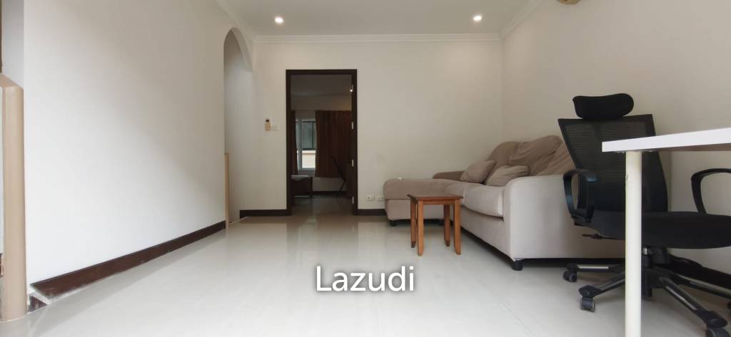 picture 3-Storey Townhouse for Sale on Pratumnak Hill, Pattaya - 10/28