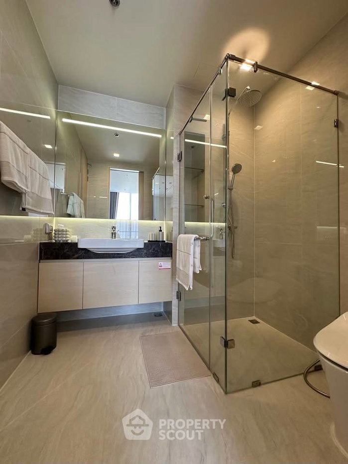 picture High-Floor 1-BR Condo At Noble State 39, 400m To BTS Phrom Phong 📍 (ID 2556936) - 2/7