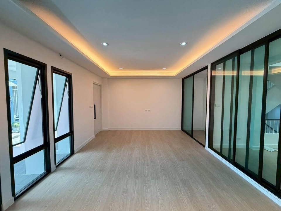 รูป 🏠 ขายบ้าน : ทาวน์โฮม 4.5 ชั้นพร้อมลิฟต์ - สุขุมวิท101   รหัสทรัพย์ | 📌LNP-H953 - รูปที่ 13/50