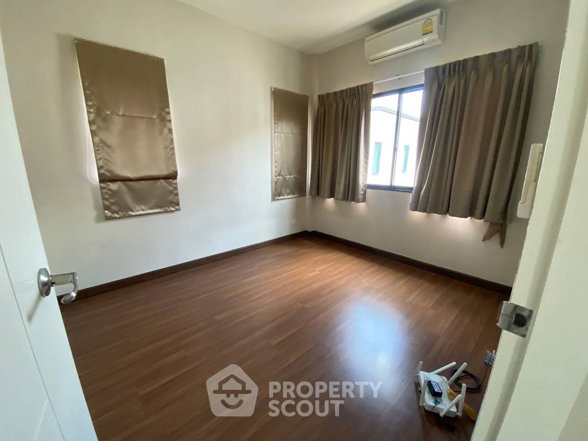 picture 3-BR House For Sale In Centro Ramindra 109, Bang Chan (ID 1529947) - 16/24