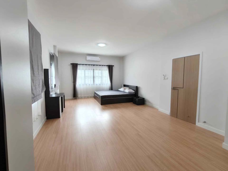 รูป 🏡✨ ให้เช่าบ้านเดี่ยว 2 ชั้น 4 ห้องนอน เลี้ยงสัตว์ตัวเล็กได้ เดินทางสะดวก ใกล้ 89 พลาซ่า เพียง 31,000 บาท/เดือน ✨🏡  #A6-H0414 - รูปที่ 11/15