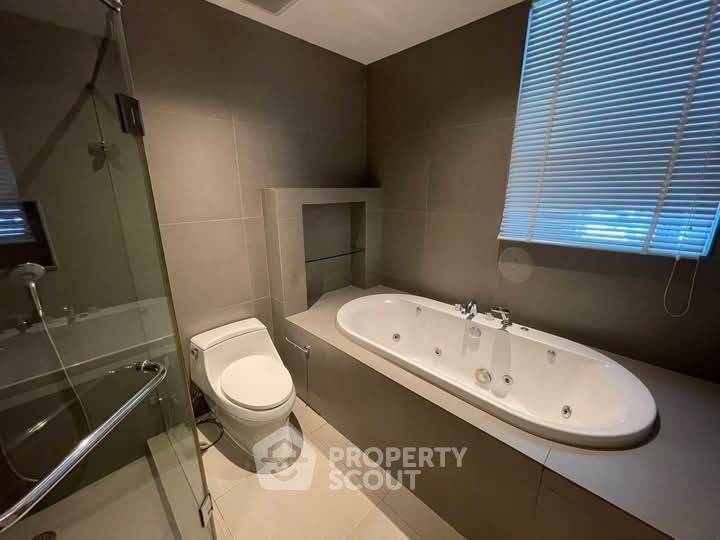 picture 2-BR 133 Sqm Condo At Athenee Residence, 200m to BTS Phloen Chit (ID 2078510) - 2/5