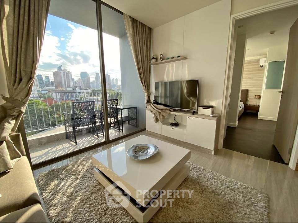 picture Pet-Friendly 1-BR Condo, Down Town 49, 8th Floor Near BTS Phrom Phong (ID 3150796) - 1/8