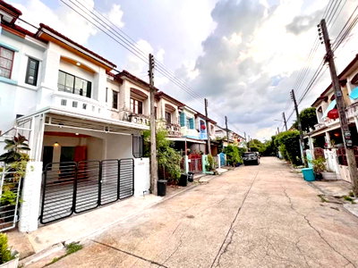 เช่าทาวน์โฮม โรงเรียนนานาชาติสิงคโปร์นนทบุรี (เอสไอเอสบี วิทยาเขตนนทบุรี) : ให้เช่า ท/ฮ  ปาริชาติ345  ว่าง4 กันยายน