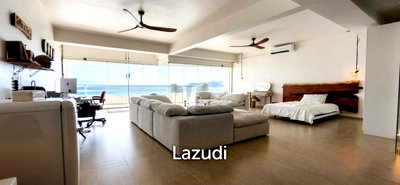Condos for sale : Massive 92 Sq.m. Oceanfront Studio at Jomtien Plaza Condotel