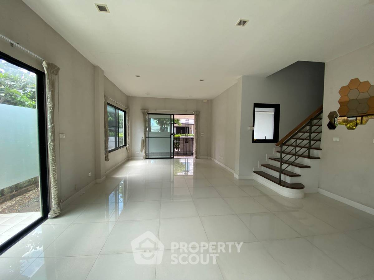 picture 3-BR House For Sale In Centro Ramindra 109, Bang Chan (ID 1529947) - 11/24