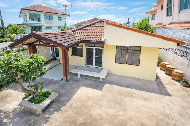 รูป นวมินทร์93-99 บ้านเดี่ยวชั้นเดียว 3 นอน 2 น้ำ ใกล้ฟู้ดแลนด์ นวมินทร์ 700 ม. 54ตร.ว. 220 ตร.ม..วัดบางเตย ชอคโกแลต วิลล์ 1.5 กม. - รูปที่ 1/8
