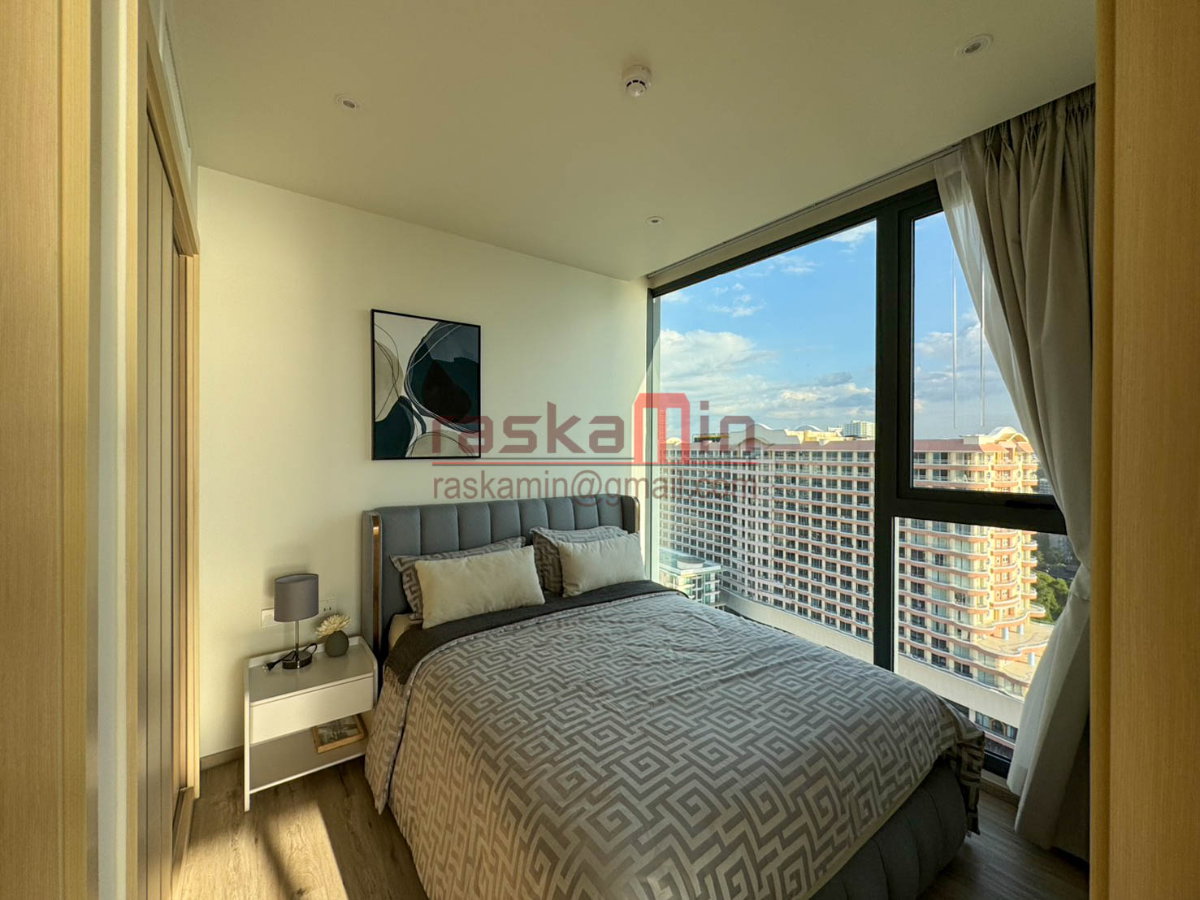 picture AROM Wongamat – 2 Bedroom Luxury Condo with Private Lift and Stunning Sea View - 8/16