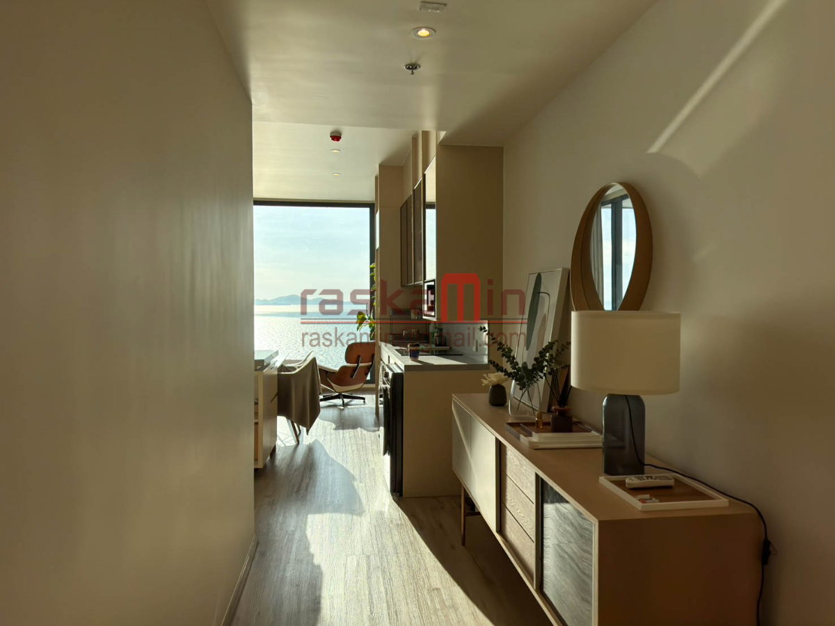 picture AROM Wongamat – 2 Bedroom Luxury Condo with Private Lift and Stunning Sea View - 3/16
