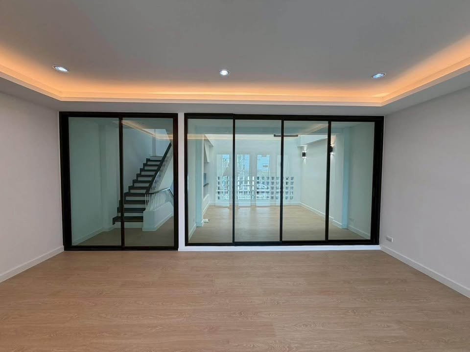 รูป 🏠 ขายบ้าน : ทาวน์โฮม 4.5 ชั้นพร้อมลิฟต์ - สุขุมวิท101   รหัสทรัพย์ | 📌LNP-H953 - รูปที่ 28/50
