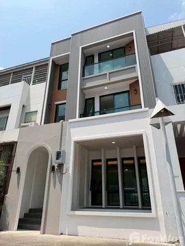 4 Bedroom House for sale in Bang Chak, Bangkok 6639382