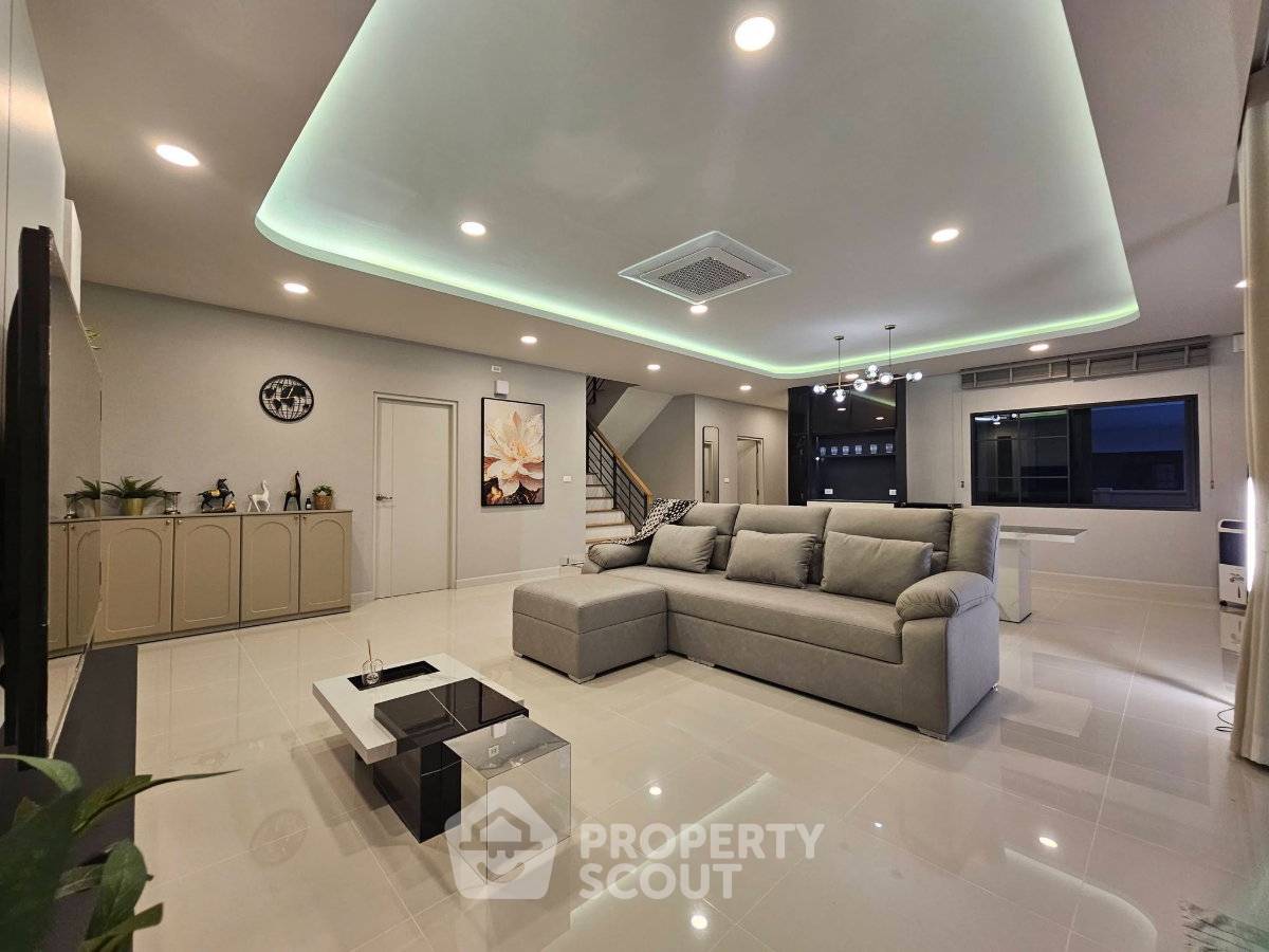 picture 4-BR House 300 Sqm For Rent At Centro Bangna, Bang Kaeo (ID 3149753) - 2/10