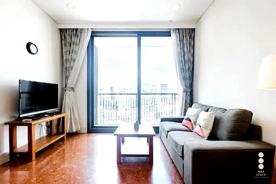 ขายคอนโด : ขาย Aguston sukhumvit 22 for sale  ( hot price) 