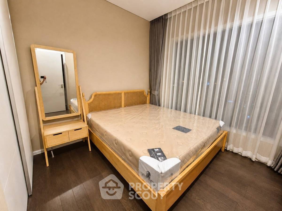 picture 2-BR Condo At The Saint Residences, 33rd Floor, 100m To MRT Phahon Yothin (ID 3151980) - 4/10