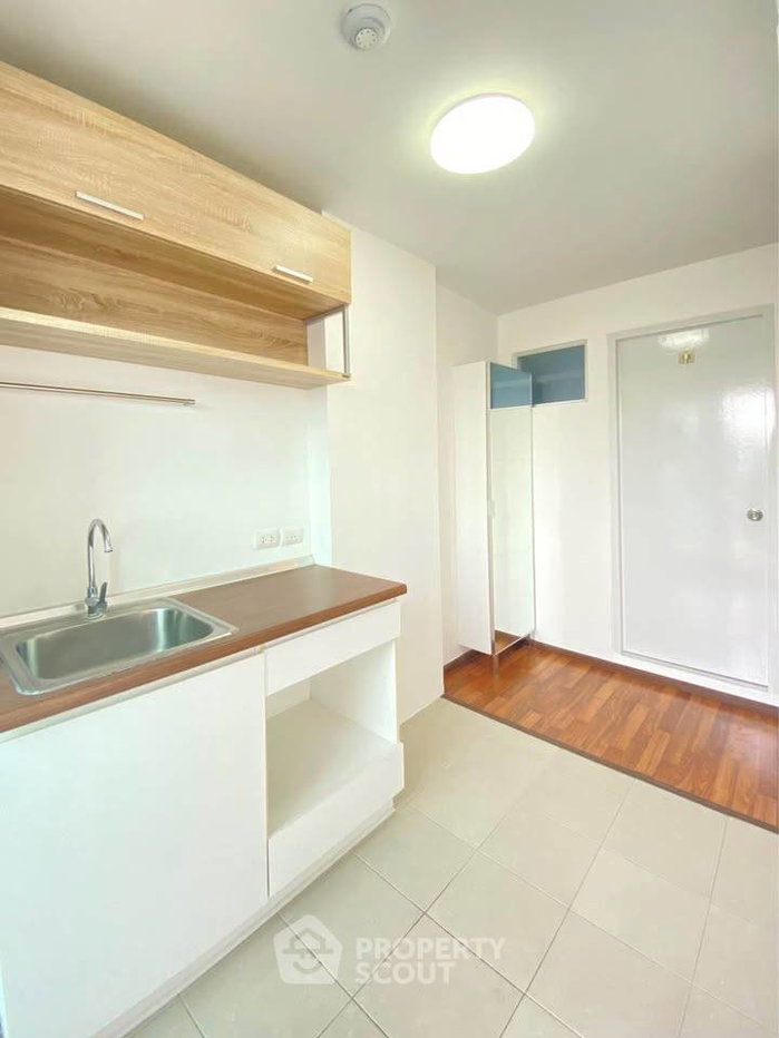 picture Well-Priced 1-BR 32 Sqm At Condo U Ratchayotin,  BTS Sena Nikhom (ID 2182363) - 7/9