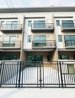 รูปภาพ For Rent Townhouse/Townhome  , Baan Klang Muang Ratchaphruek-Sathorn , Bang Khanun , Bang Kruai , Nonthaburi , CX-123022 ✅ Live chat with us ADD LINE @connexproperty ✅