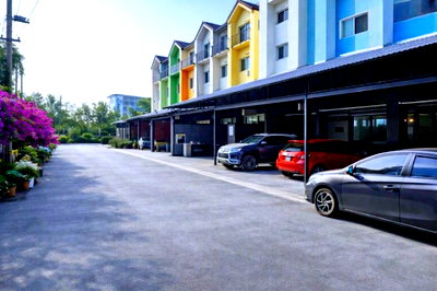 เช่าอาคารพาณิชย์ องครักษ์ นครนายก : ม.ศรีนครินทรวิโรฒ องครักษ์ 890ม. นครนายก อาคารพาณิชย์ให้เช่า 3 ชั้นครึ่ง 2 นอน 3 น้ำ 18 ตร.ว. 250 ตร.ม. ใกล้รพ.องครักษ์ 2.8 กม.