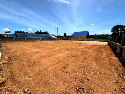 Land for sale Si Racha Chonburi : Beautiful plot of land for sale in Bowin, Sriracha, ready to build a house.