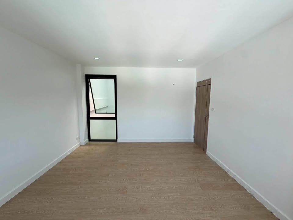 รูป 🏠 ขายบ้าน : ทาวน์โฮม 4.5 ชั้นพร้อมลิฟต์ - สุขุมวิท101   รหัสทรัพย์ | 📌LNP-H953 - รูปที่ 38/50