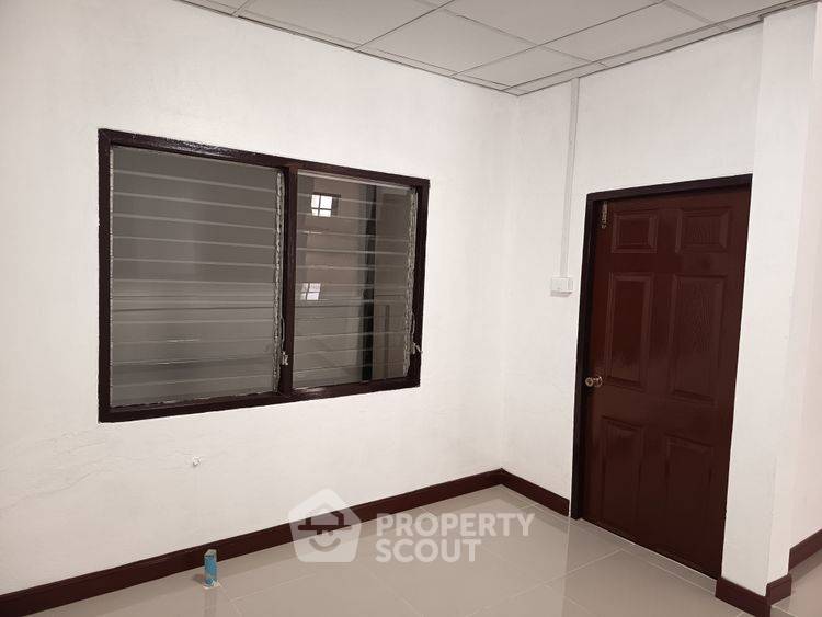 picture Pet-Friendly 3-Bed Townhouse 200 Sqm, Baan Warocha Project 4 (ID 2524213) - 3/16